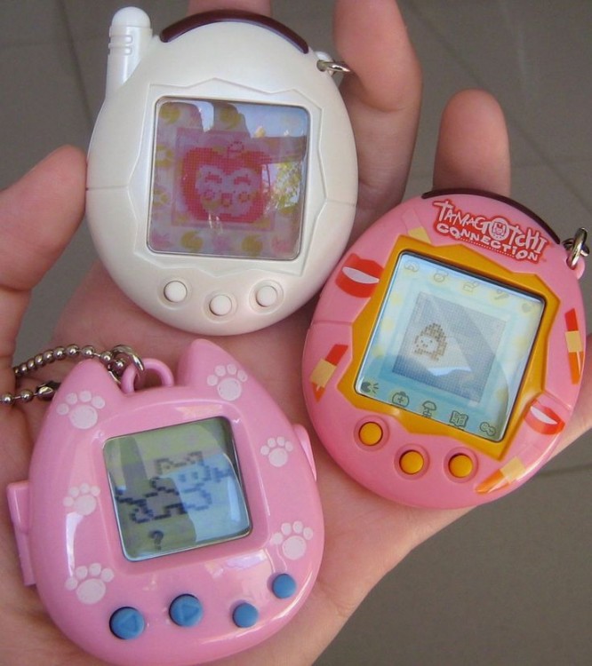 tres tamagotchis rosa y blanco 