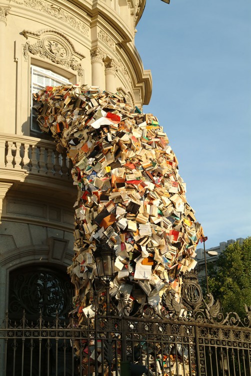 Escultura por Alicia Martin en el palacio de Linares en madrid, españa