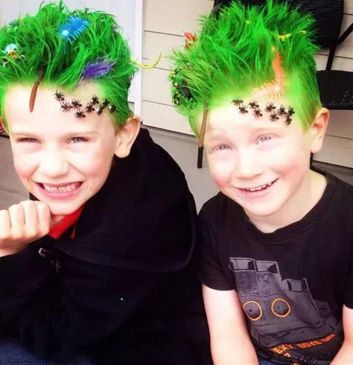 niños de cabello verde con algunos animales encima de su cabeza 