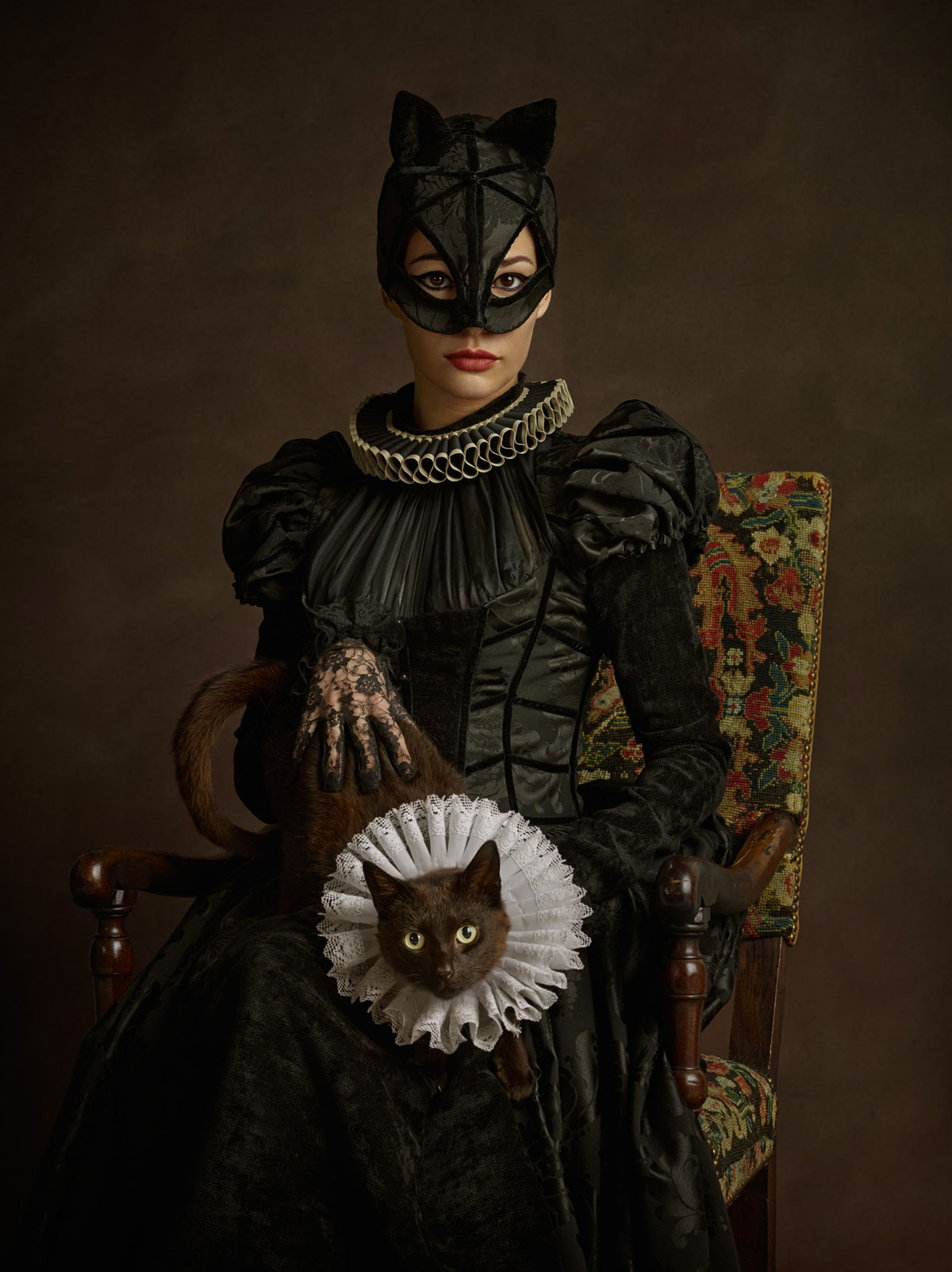 Женские образы героев. Супергерои эпохи Возрождения... Фотограф Sacha Goldberger. Фотограф Саша Голдбергер (Sacha Goldberger),. Фотосессия в стиле женщина кошка. Образы персонажей.