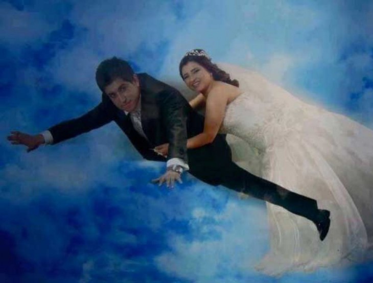 Recién casados volando 