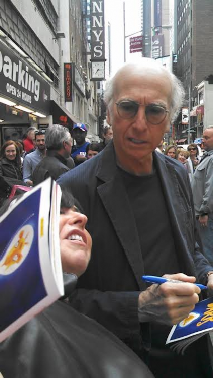 Fail de una selfie de una chica con Larry David 