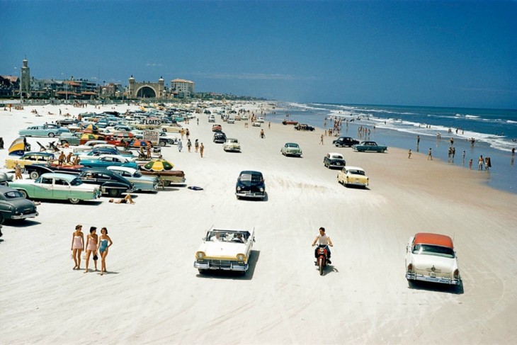 Fotografías viendo el mundo desde otro ángulo (Playa Daytona en Florida, 1957) 