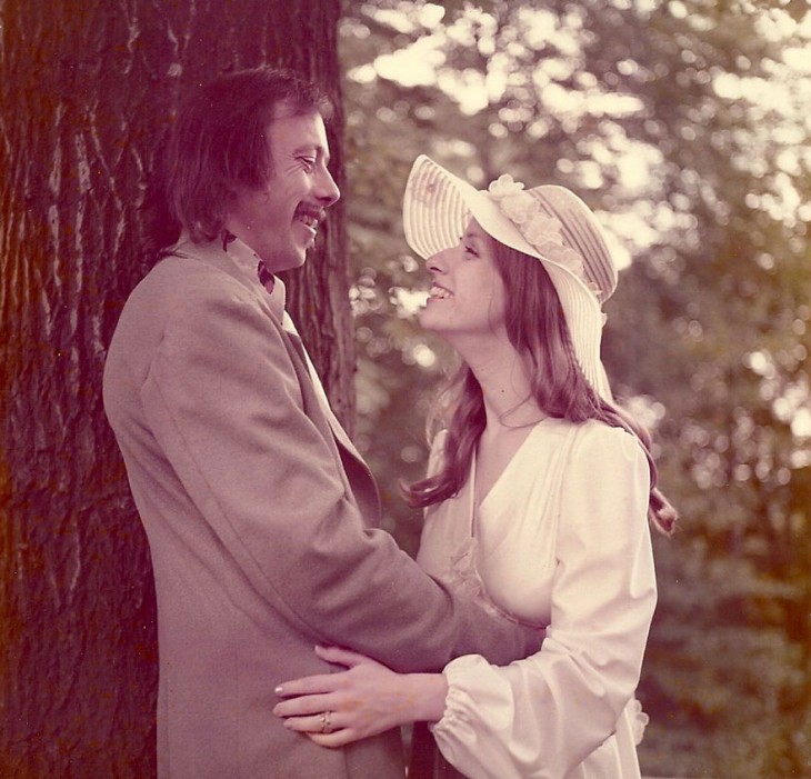 pareja celebra 40 aniversario 1975