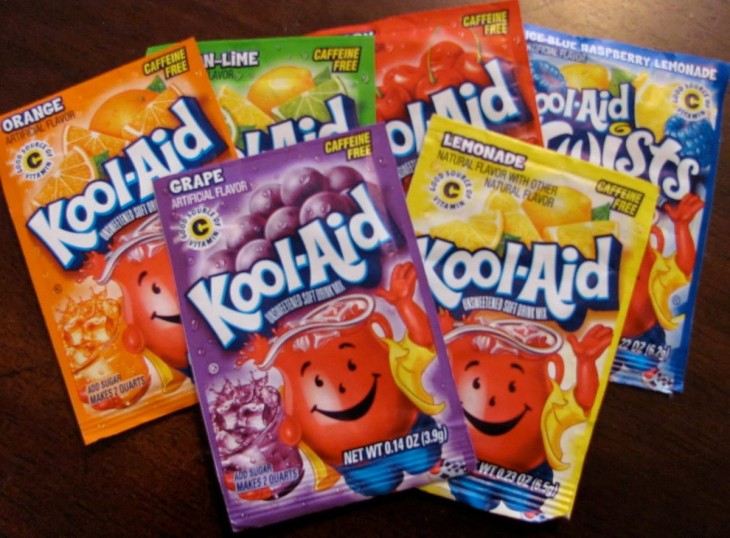 Sobres de Kool-aid de diferentes sabores 