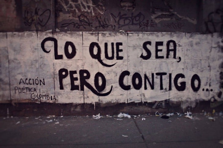 Lo que sea, pero contigo, acción poética 