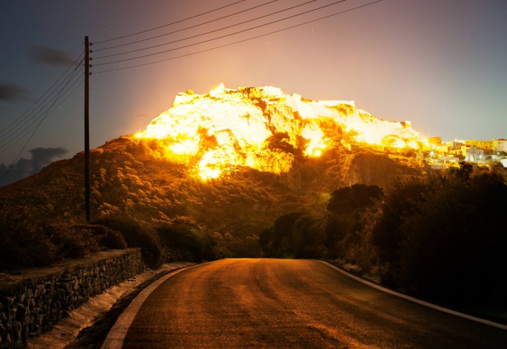  Explosión desde la montaña