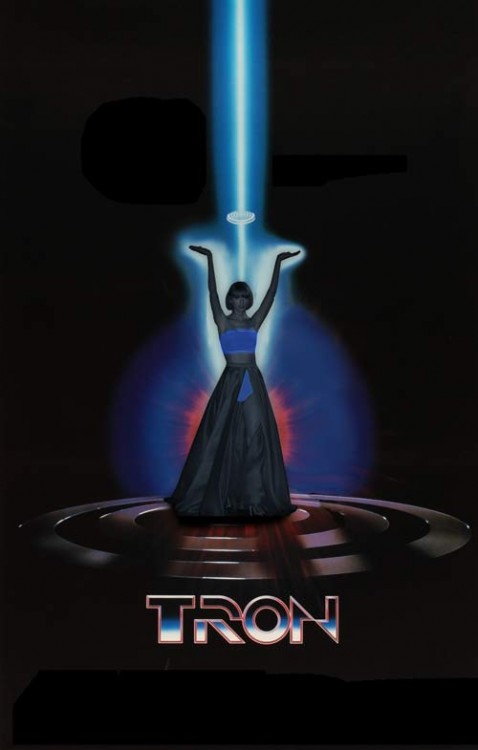 Taylor Swift en una publicidad de la película Tron 