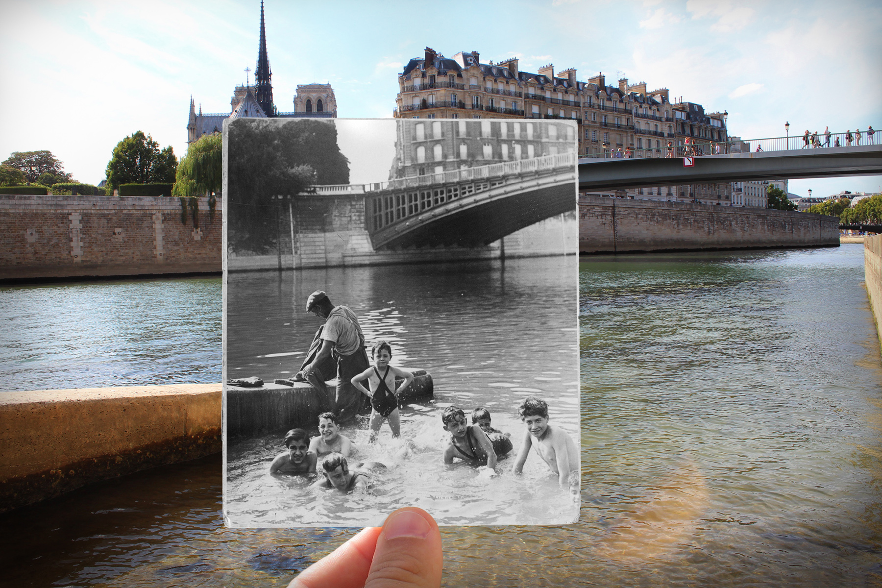 Место через год. Старые и современные фотографии. Совмещение старой и новой фотографии. Прошлое и настоящее Парижа. Коллаж из прошлого в настоящее.