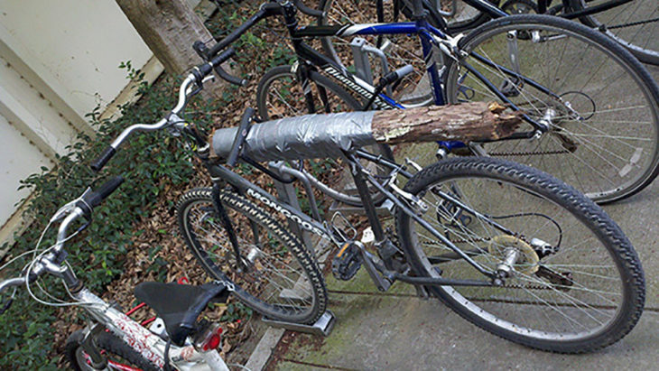 bicicleta con cuerpo de madera
