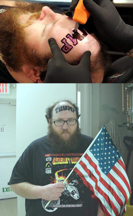 hombre con el nombre de Trump tatuado en la frente