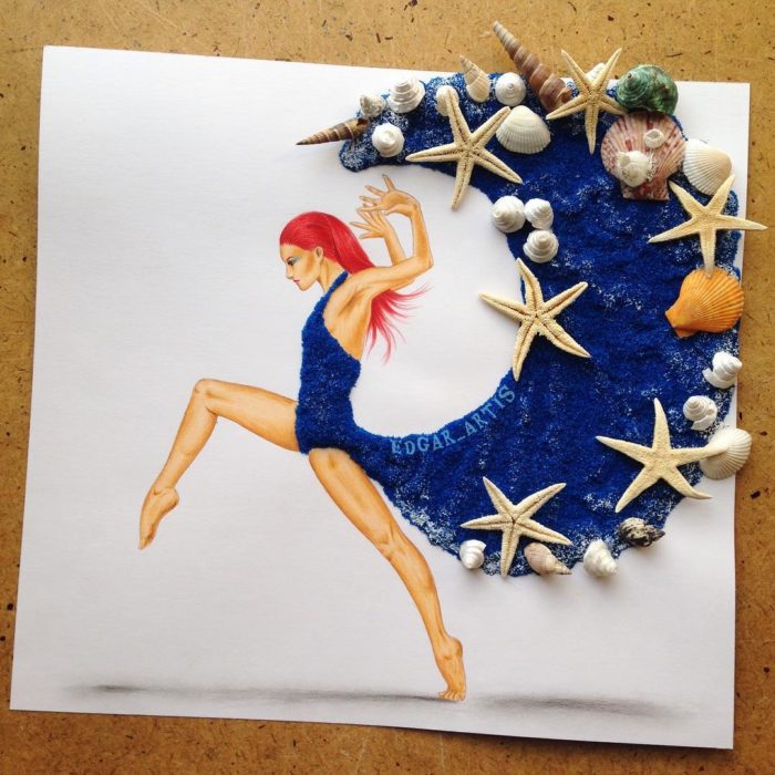 ilustración mujer usando un vestido azul con conchas de mar