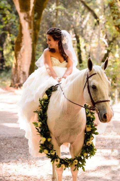 novia con caballo