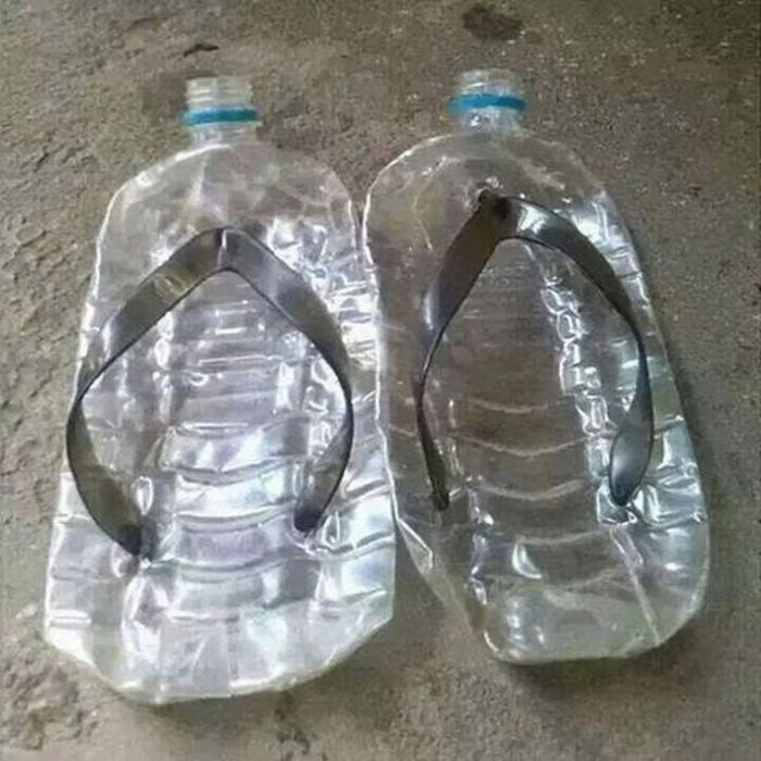 sandalias hechas con botellas 